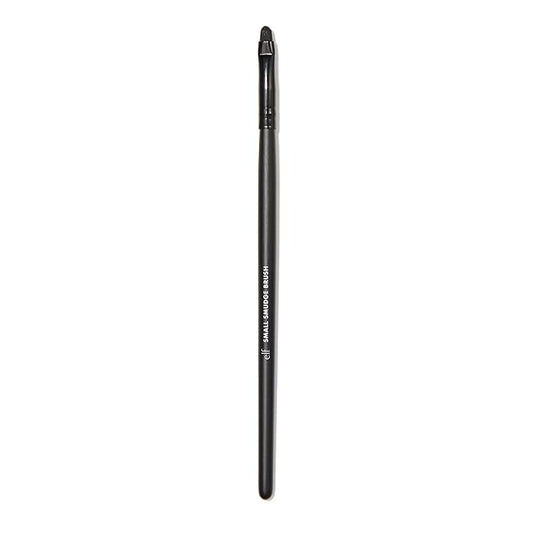 e.l.f. Small Smudge Brush for Precision Eyeshadow and Eyeliner, Synthetic