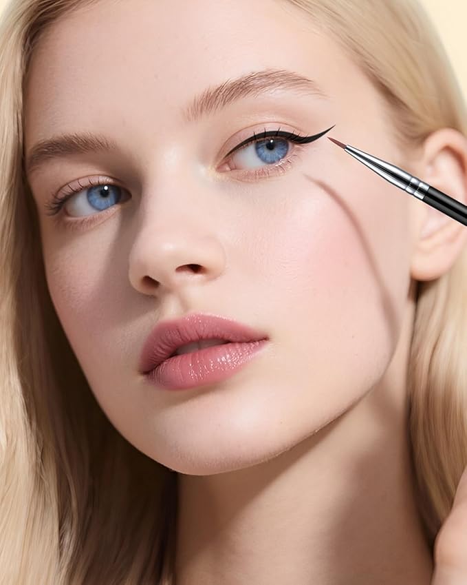 Eyeliner Brush Ultra Fine Point Premium Gel Eyeliner Brush Nylon Bristles Professional Makeup Tools for Lquid Powder And Paste Black (E819)