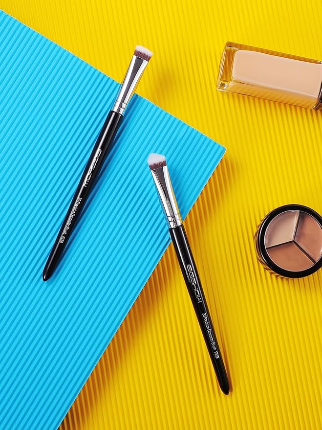 EIGSHOW Concealer Brush Under Eye, Small Triangle Brushes for Precise Coverage Dark Circles Blemishes Acne, Blending Cream and Liquid (F658)