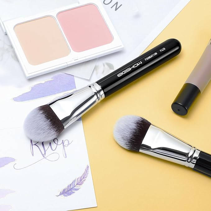 EIGSHOW Flat Foundation Brush, Large Face Makeup Brush with Soft Dense Synthetic Bristles for Blending Liquid Cream Powder (F628)
