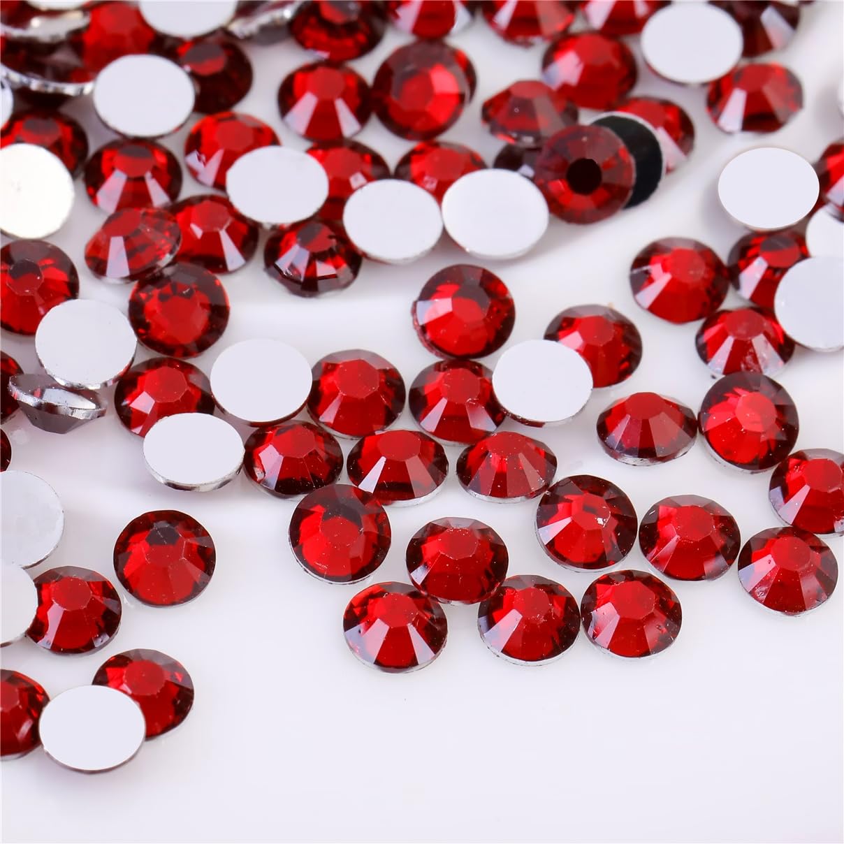 500 Pieces SS30 6mm Flatback Rhinestones Clear Glass Round Gems Crystals for Nail Art DIY Crafts Clothes Shoes Bags （Dark Red）