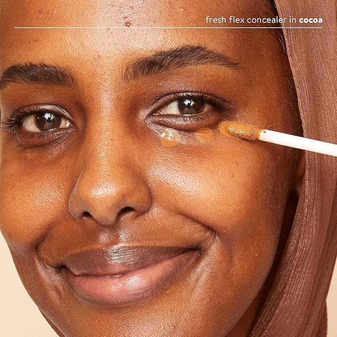 Honest Beauty Fresh Flex Concealer with Niacinamide + Vitamin E + Hyaluronic Acid | Vegan + Cruelty free | Cocoa, 0.17 fl oz