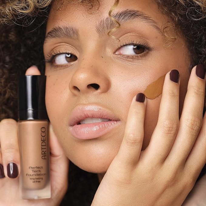 ARTDECO Perfect Teint Foundation - Warm Butter Pecan - Lightweight Liquid Formula - Medium to Full Coverage - Without Mask-Like Effect - Vegan Makeup - Hyaluron - 0.67 Fl Oz